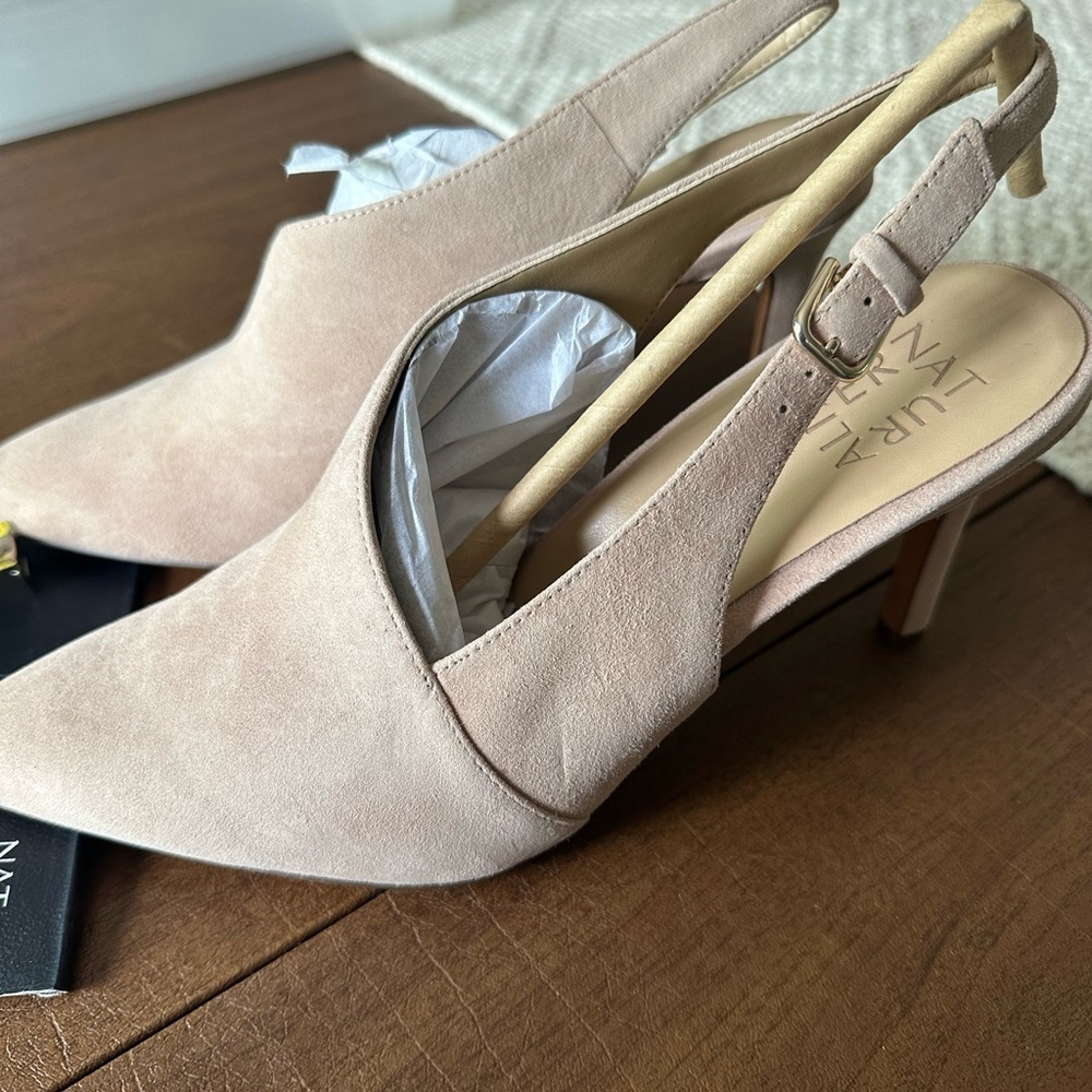 NWT Naturalizer Nude Suede Slingback Heels, SZ 9